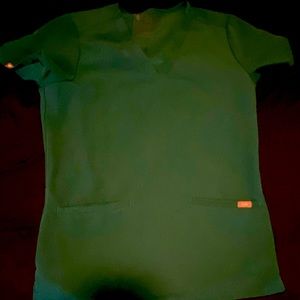 Hunter green xs Figs top